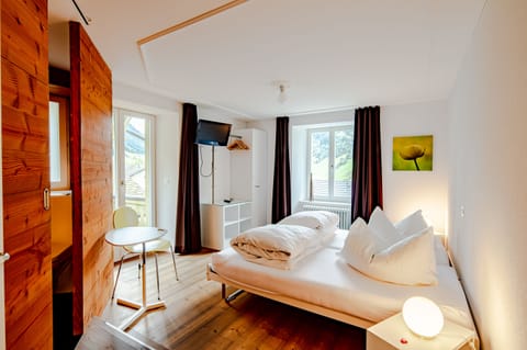 Comfort Double or Twin Room | Hypo-allergenic bedding, desk, free WiFi, bed sheets