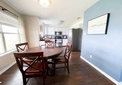 eat in kitchen table off of Kitchen