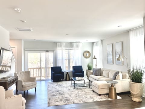 Open living room, wooded view off balcony, beautiful private views! 2nd floor