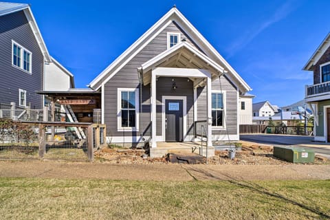 Canadian Vacation Rental | 1BR | 1BA | 900 Sq Ft | 2 Steps Required to Enter
