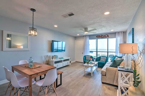 Galveston Vacation Rental | 2BR | 2BA | Steps Required | 1,100 Sq Ft