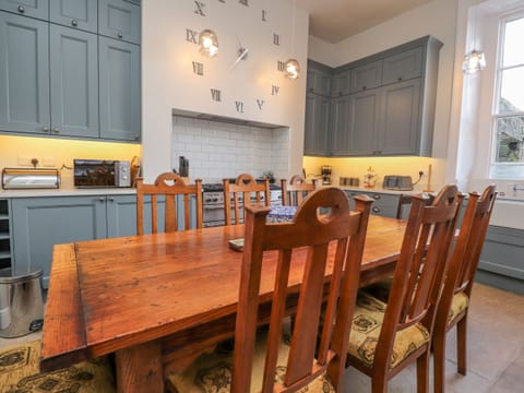 Cottage | Private kitchen | Fridge, dishwasher, electric kettle, toaster