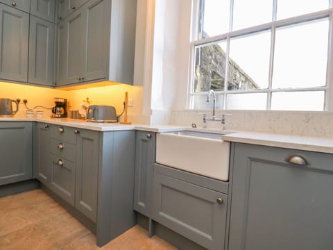 Cottage | Private kitchen | Fridge, dishwasher, electric kettle, toaster