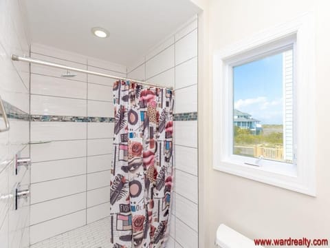 1st Floor North Bathroom by Entry