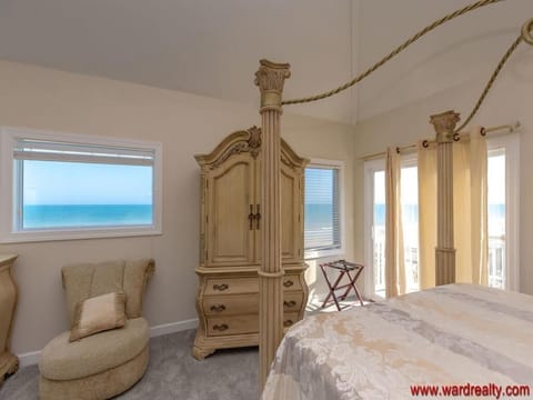 2nd Floor Oceanfront Master King Bedroom II