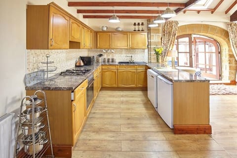 The Arches Cottage, Brotton - Host & Stay