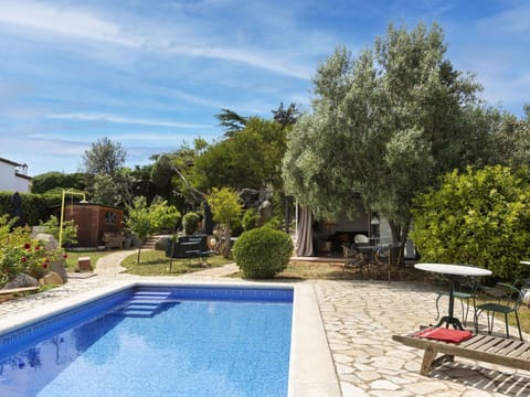 Plant, Sky, Water, Cloud, Property, Swimming Pool, Tree, Building, Outdoor Furniture, Leisure