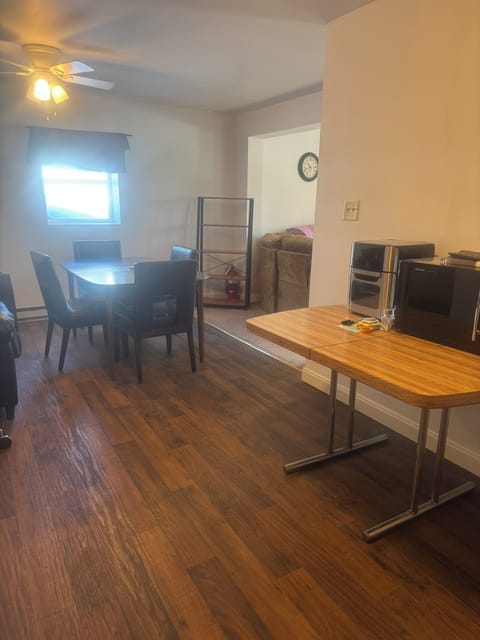 Apartment Full kitchen and dining room