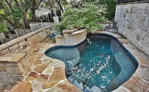 Cocktail Pool