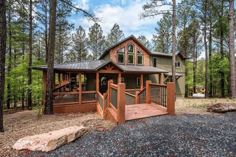Cabin nestled in over 100 year old pine trees for the best views.