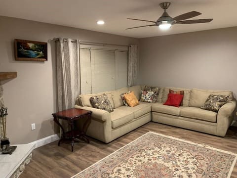 Living room w/Sofa Bed