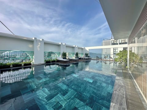 Outdoor pool, pool umbrellas, sun loungers