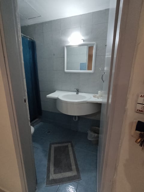 Shower, rainfall showerhead, towels