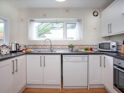 Kitchen | Devon Court 2, 