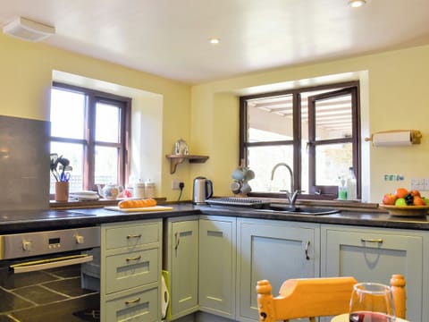Kitchen | Crofter’s Barn, Brentor