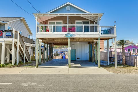 Carolina Beach Vacation Rental | 2BR | 2BA | Staircase to Access | 915 Sq Ft
