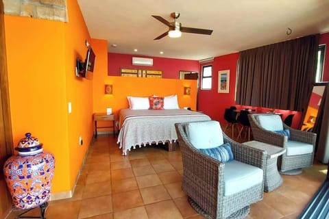 Warm Mexican colors, artwork, gorgeous views, and an amazingly comfy king bed with pillowtop mattress, luxury quality linens, and extra pillows await you in our spacious Penthouse level apartment