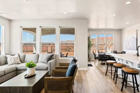 House, 5 Bedrooms | Living area | Smart TV, streaming services