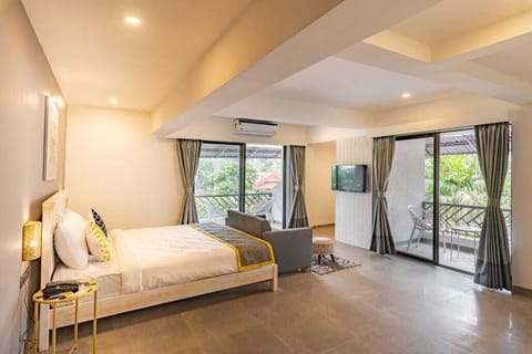 Studio, 1 King Bed | Desk, blackout drapes, soundproofing, free WiFi