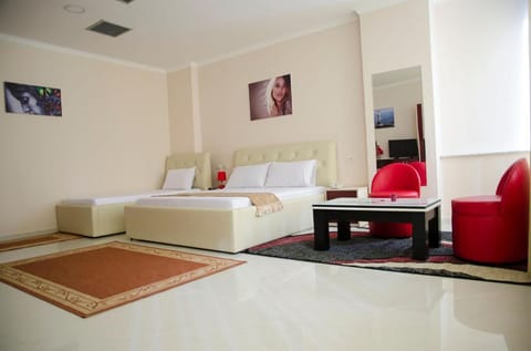 Classic Triple Room | Free WiFi, bed sheets