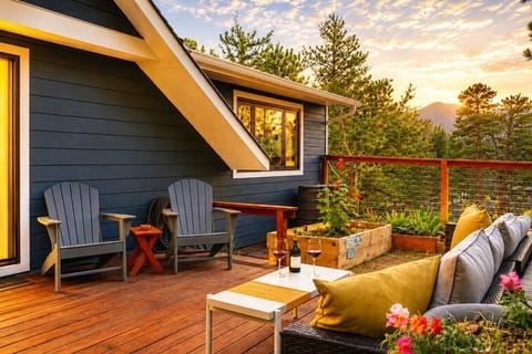 Unwind on the front deck as birds chirp and deer wonder through.
