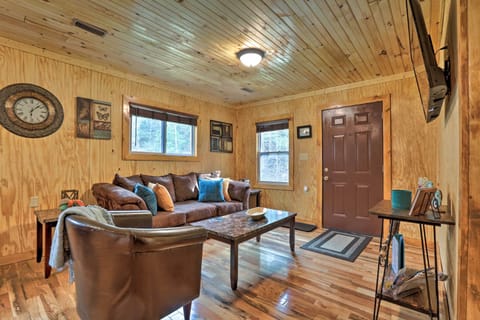Beattyville Vacation Rental | 2BR | 1BA | 576 Sq Ft | Steps Required to Access