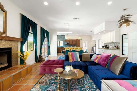 Open great room is easy for groups. 