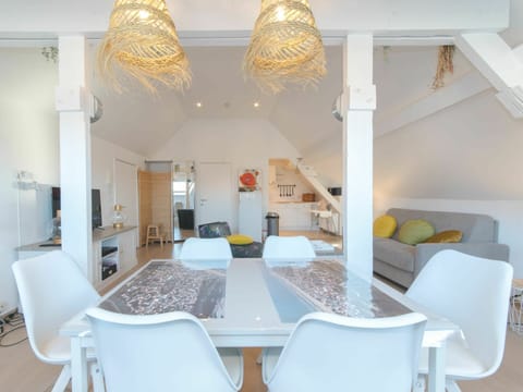 Water, Sky, Building, Azure, Mountain, Tree, Architecture, Body Of Water, Lake, Neighbourhood