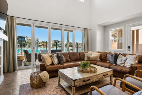 Living Room (Lagoon-Front Backyard)