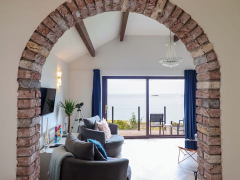 Cottage | Living area | Fireplace