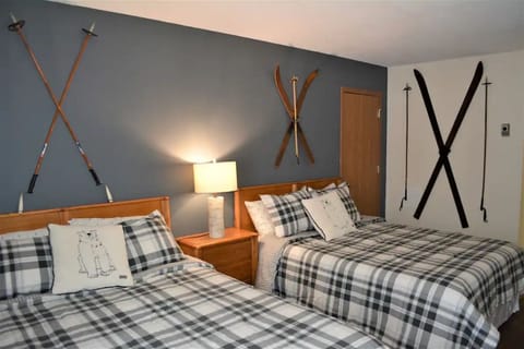 2 queen beds