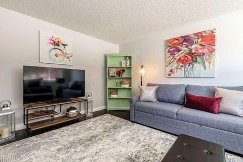 #StayInMyDistrict conveniently located townhome in Boise