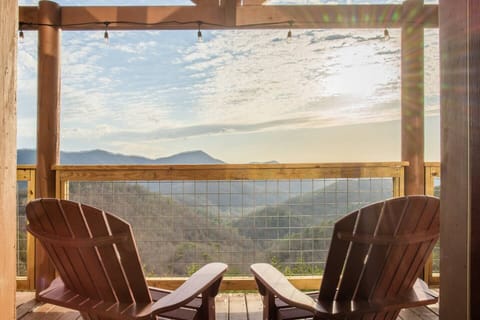 Unbeatable view from all 3 decks looking right at the mountains for 50 miles+!