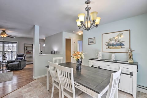 Washington Vacation Rental | 3BR | 2BA | 1,500 Sq Ft | Steps Required