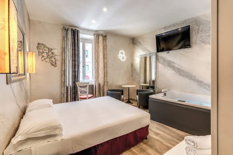Comfort Suite | Egyptian cotton sheets, premium bedding, down comforters, in-room safe