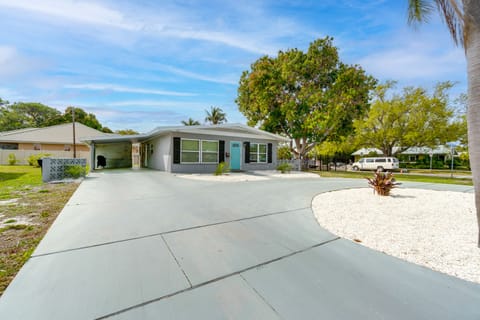 Venice Vacation Rental | 3BR | 2BA | 1 Step Required for Access | 1,300 Sq Ft