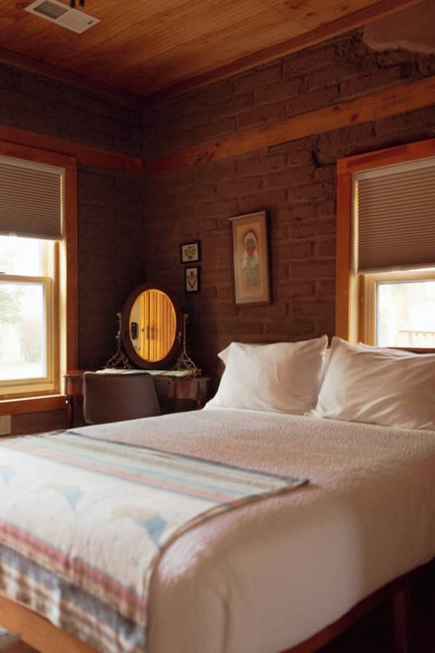 Get a restful night of sleep on the comfy helix hybrid mattress, in hotel-style bedding, with your choice of firm or soft pillow