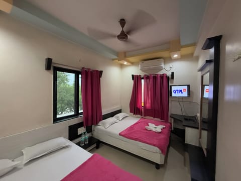 Four Bed Deluxe AC | Desk, soundproofing, free WiFi