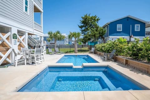 Slacktide Duplex with Pool and Hot tub