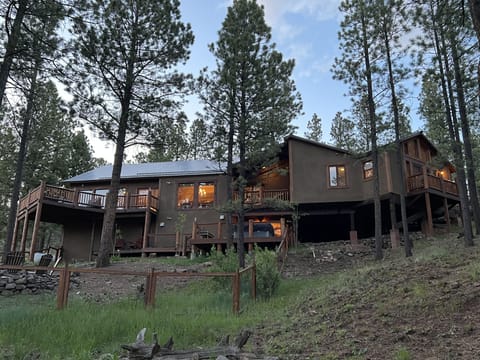 Spacious 3,200 sq ft lodge with hot tub, firepit, mudrom, 4 decks & fenced yard.