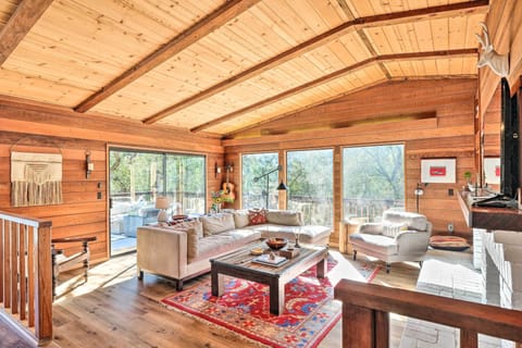 Groveland Vacation Rental | 4BR | 3BA | 2,800 Sq Ft | Stairs Only Access
