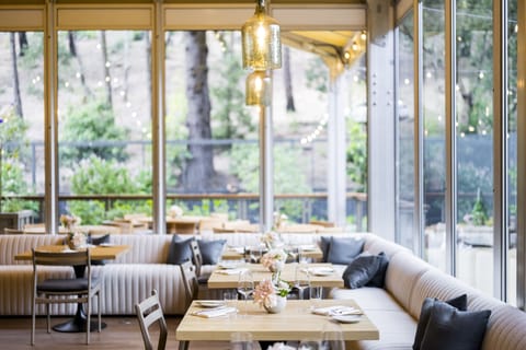 Breakfast, lunch and dinner served