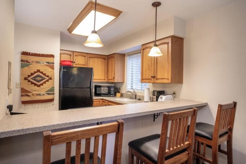 Eat breakfast at the bar | Main Level