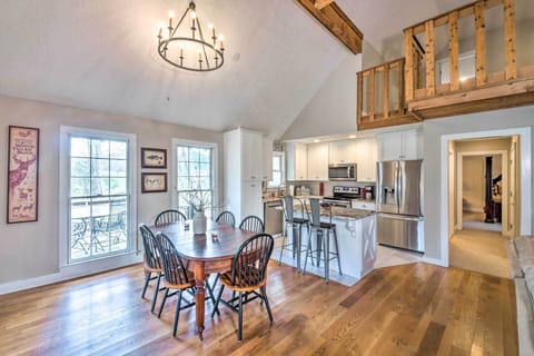 Dining Area | Kitchen Island w/ Breakfast Bar