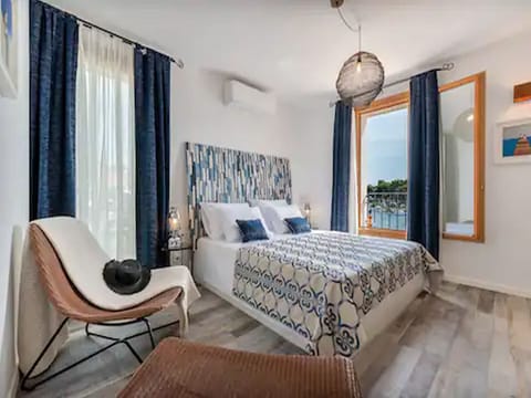 Double Room (Luxury double room,sea view) | 5 bedrooms