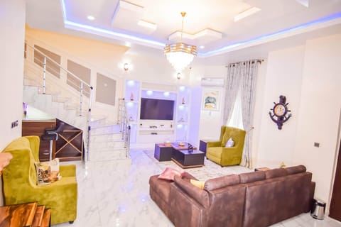 House | Living room | 30-inch TV with digital channels