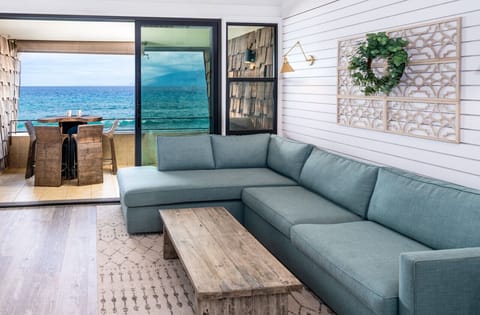 Direct Ocean Views