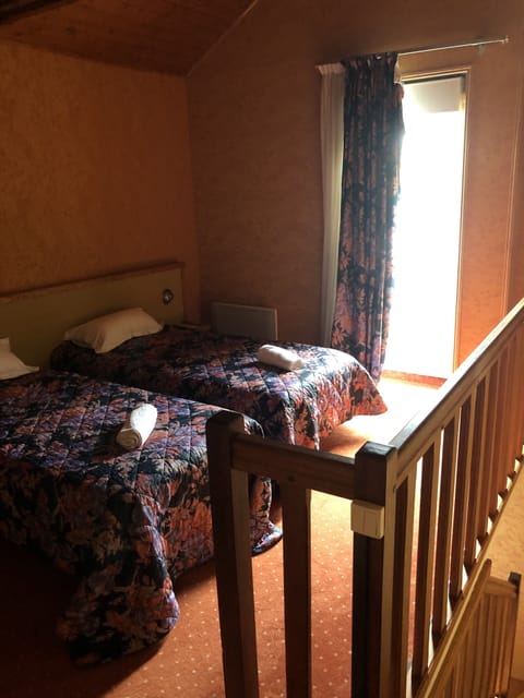 Laptop workspace, blackout drapes, soundproofing, free WiFi