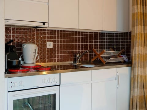 Cabinetry, Countertop, Tap, Kitchen Stove, Kitchen Appliance, Kitchen, Kitchen Sink, Home Appliance, Cooktop, Stove