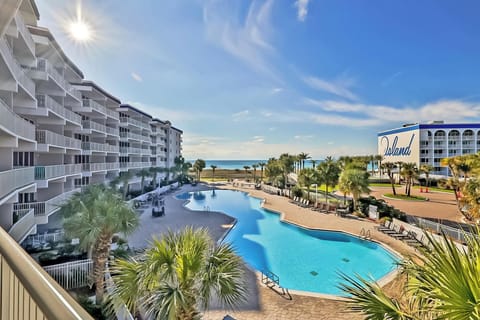 Ocean and pool view from the balcony